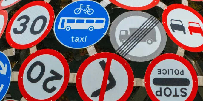 交通標識と安全標識